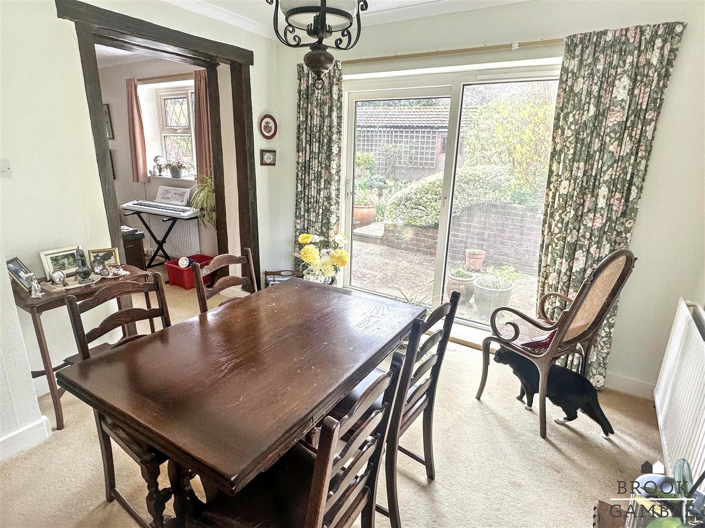 2 Bedroom House. Church Street in Eastbourne,  9